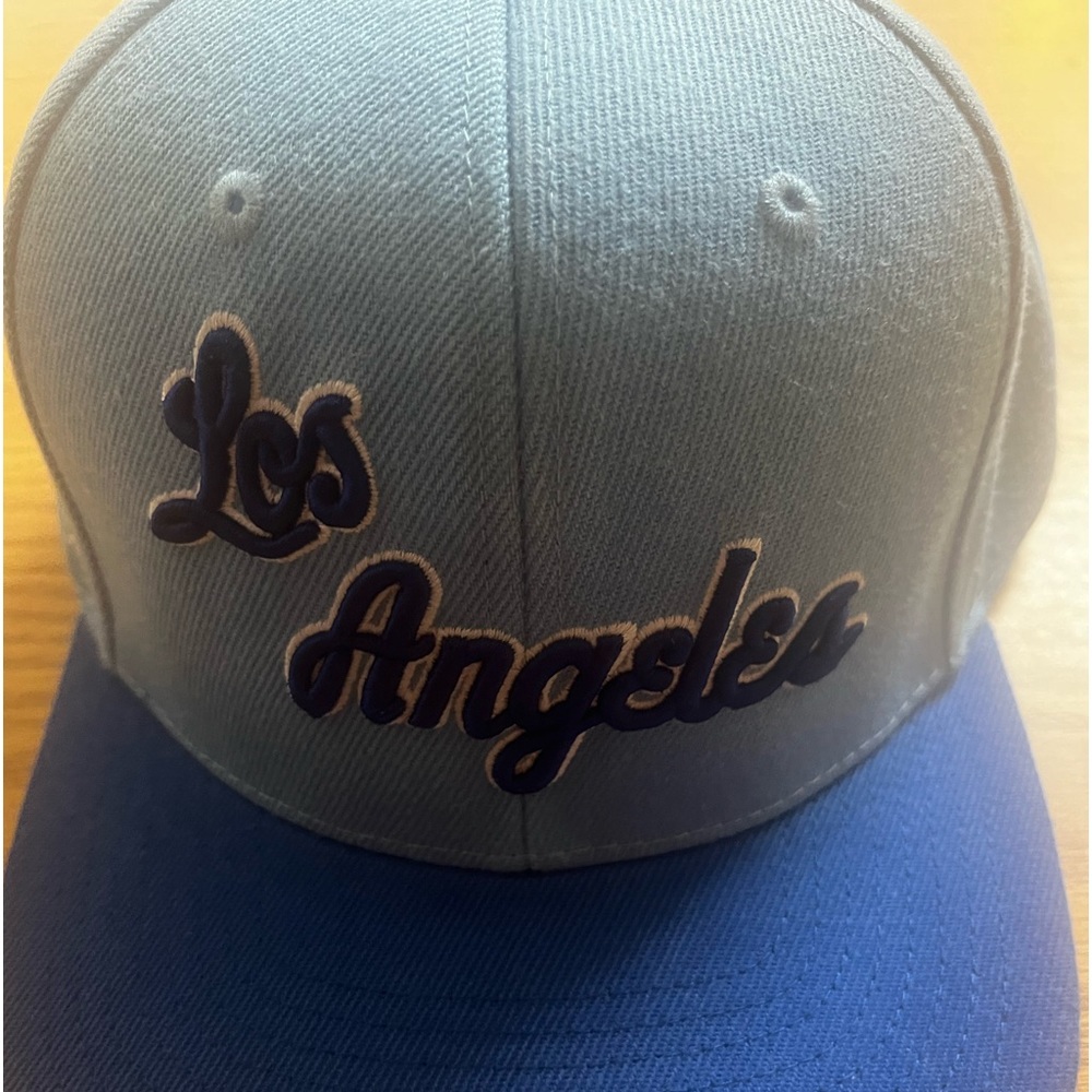 NWOT Mitchell & Ness Snapback
Two Tone 2.0 Snapback HWC Los Angeles Lakers - Picture 1 of 8